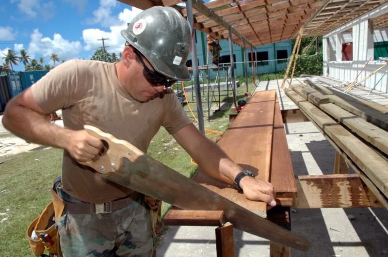 menuisier-ST LEGER-min_worker_construction_building_carpenter_male_job_build_helmet-893290